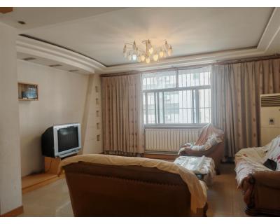 萬方小區(qū)三樓雙氣中裝 3室2廳 136+6=142平方