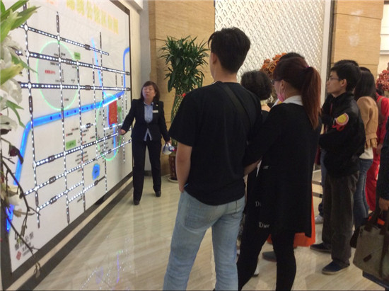 網(wǎng)友們查看交通圖