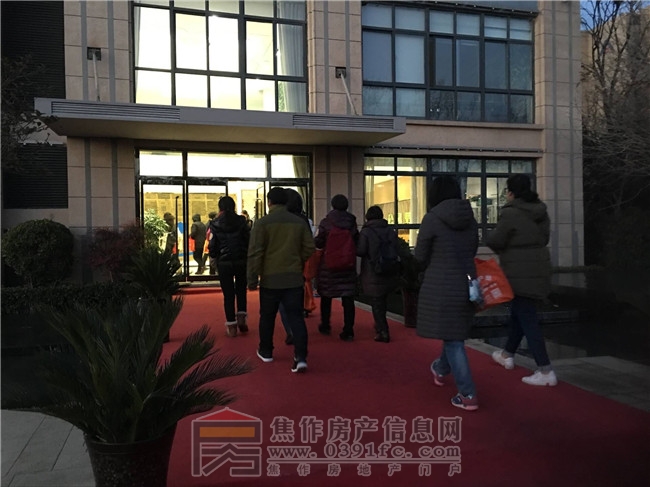12月16日小虎看房團走進建業(yè)·公園里