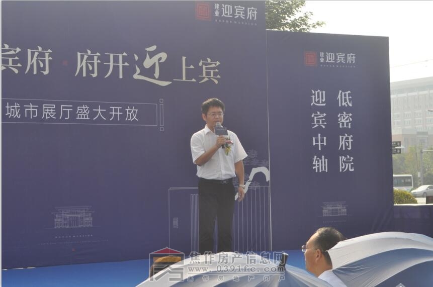 3000畝大沙河畔現(xiàn)房,建業(yè)純洋房,清盤鉅惠中!項(xiàng)目規(guī)劃：14棟純電梯洋房和1棟會客廳，小區(qū)規(guī)劃僅有522戶，低密宜居。物業(yè)：建業(yè)物業(yè)服務(wù)公司。 房屋產(chǎn)權(quán)年限：70年產(chǎn)權(quán)。 交房標(biāo)準(zhǔn)：毛坯交付，贈送新風(fēng)系統(tǒng)、中央空調(diào)、九重智能安防系統(tǒng)。電話：0391-8768882