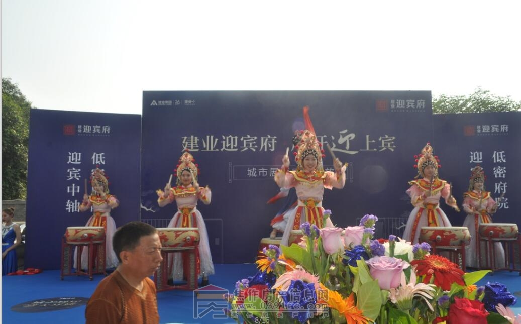 3000畝大沙河畔現(xiàn)房,建業(yè)純洋房,清盤鉅惠中!項(xiàng)目規(guī)劃：14棟純電梯洋房和1棟會客廳，小區(qū)規(guī)劃僅有522戶，低密宜居。物業(yè)：建業(yè)物業(yè)服務(wù)公司。 房屋產(chǎn)權(quán)年限：70年產(chǎn)權(quán)。 交房標(biāo)準(zhǔn)：毛坯交付，贈送新風(fēng)系統(tǒng)、中央空調(diào)、九重智能安防系統(tǒng)。電話：0391-8768882