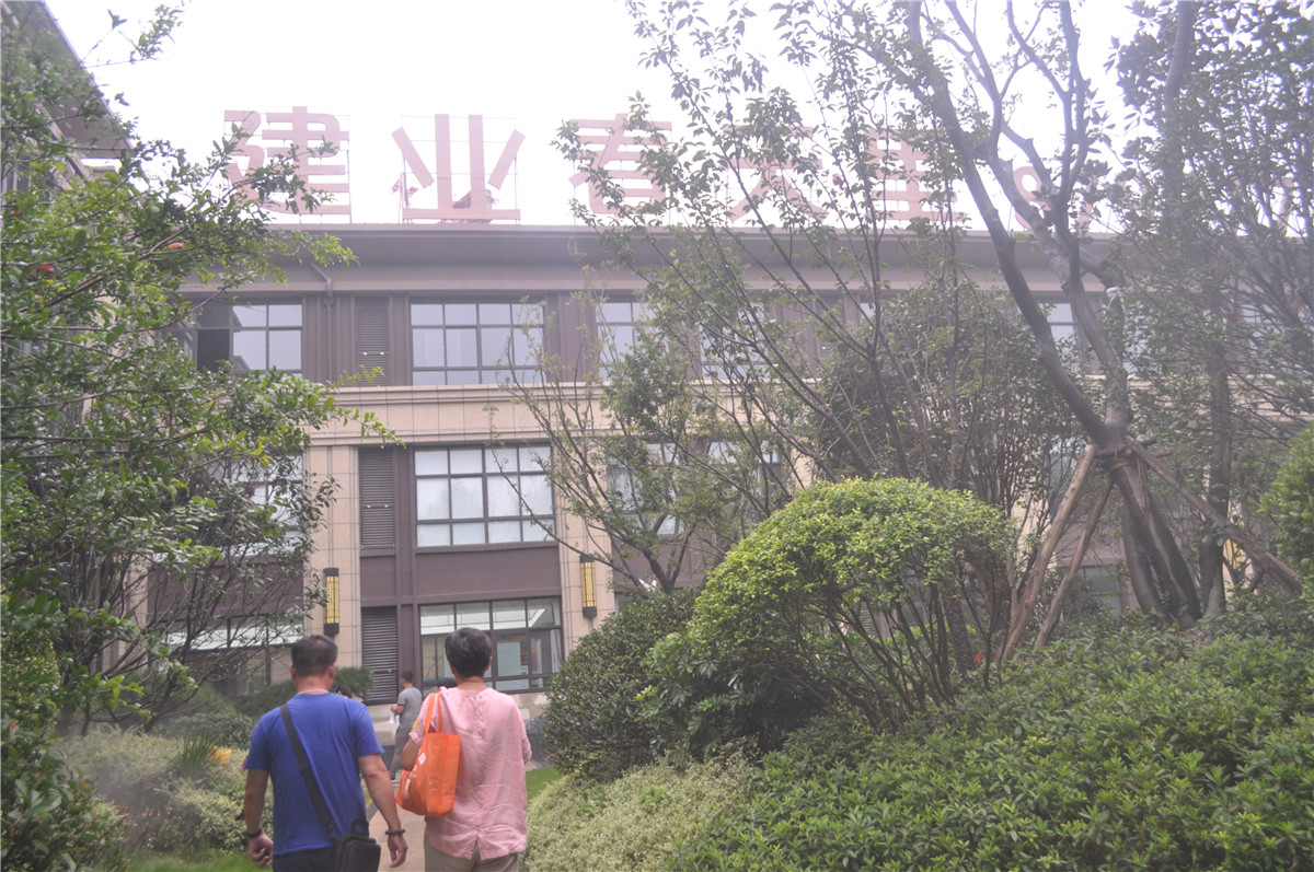 售樓部近在眼前