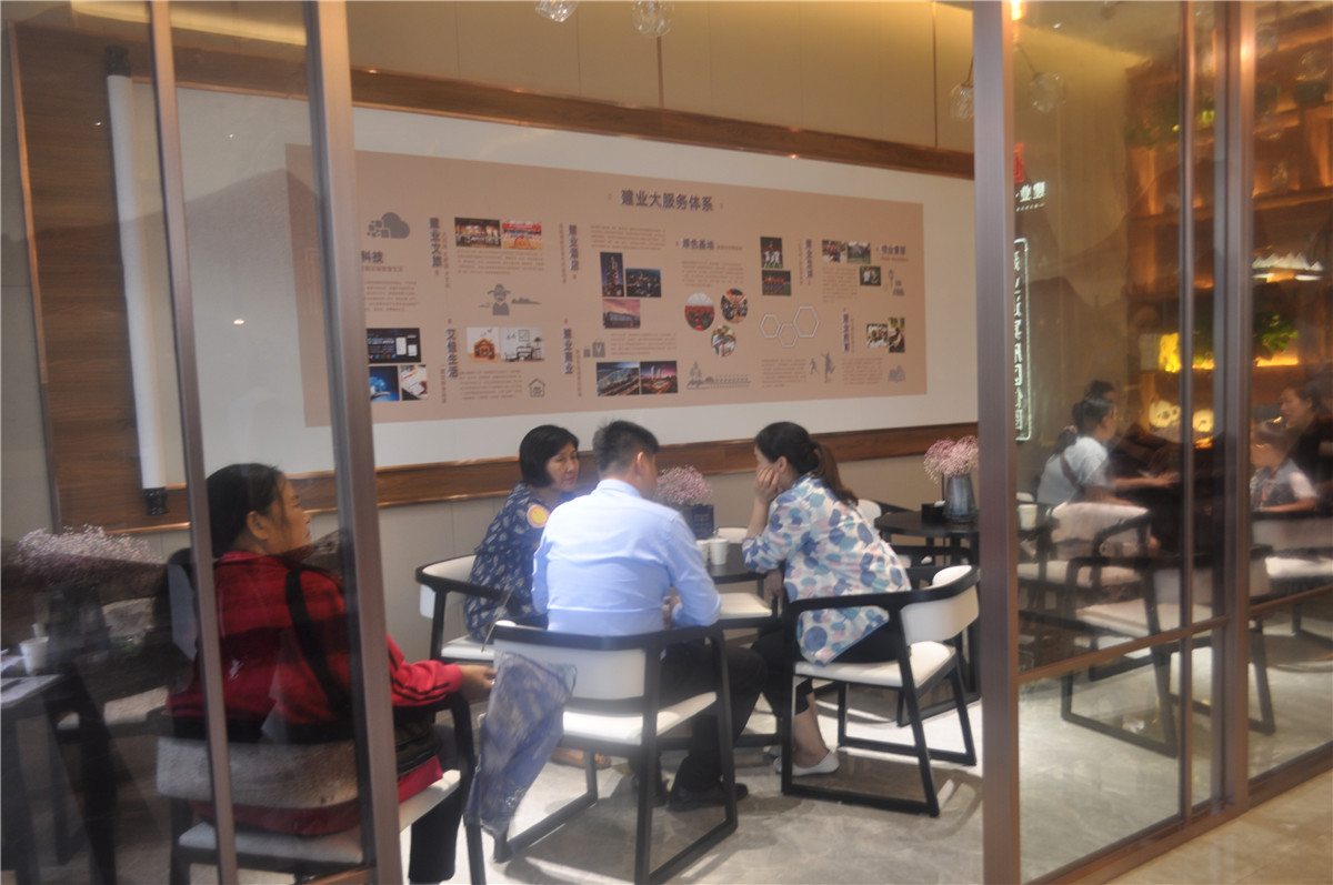 休息區(qū)里的經驗交流