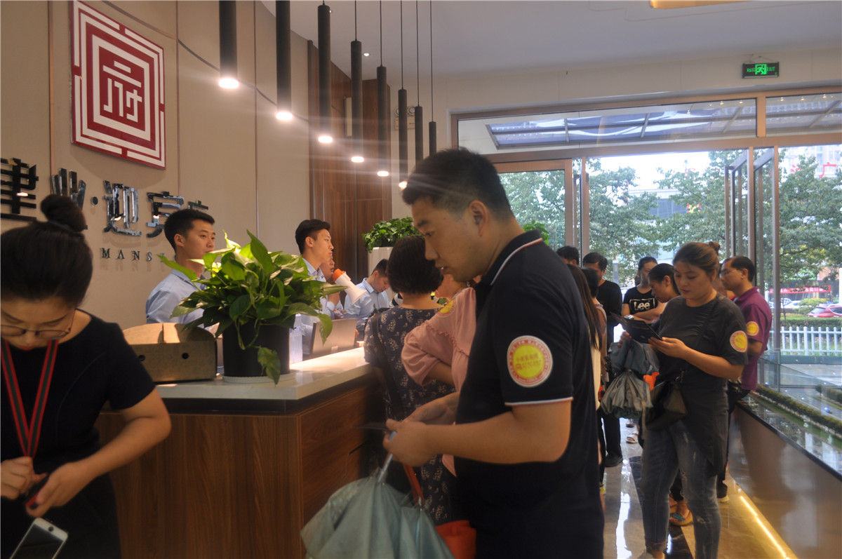 領取小禮品——中秋魔幻舞臺秀入場券