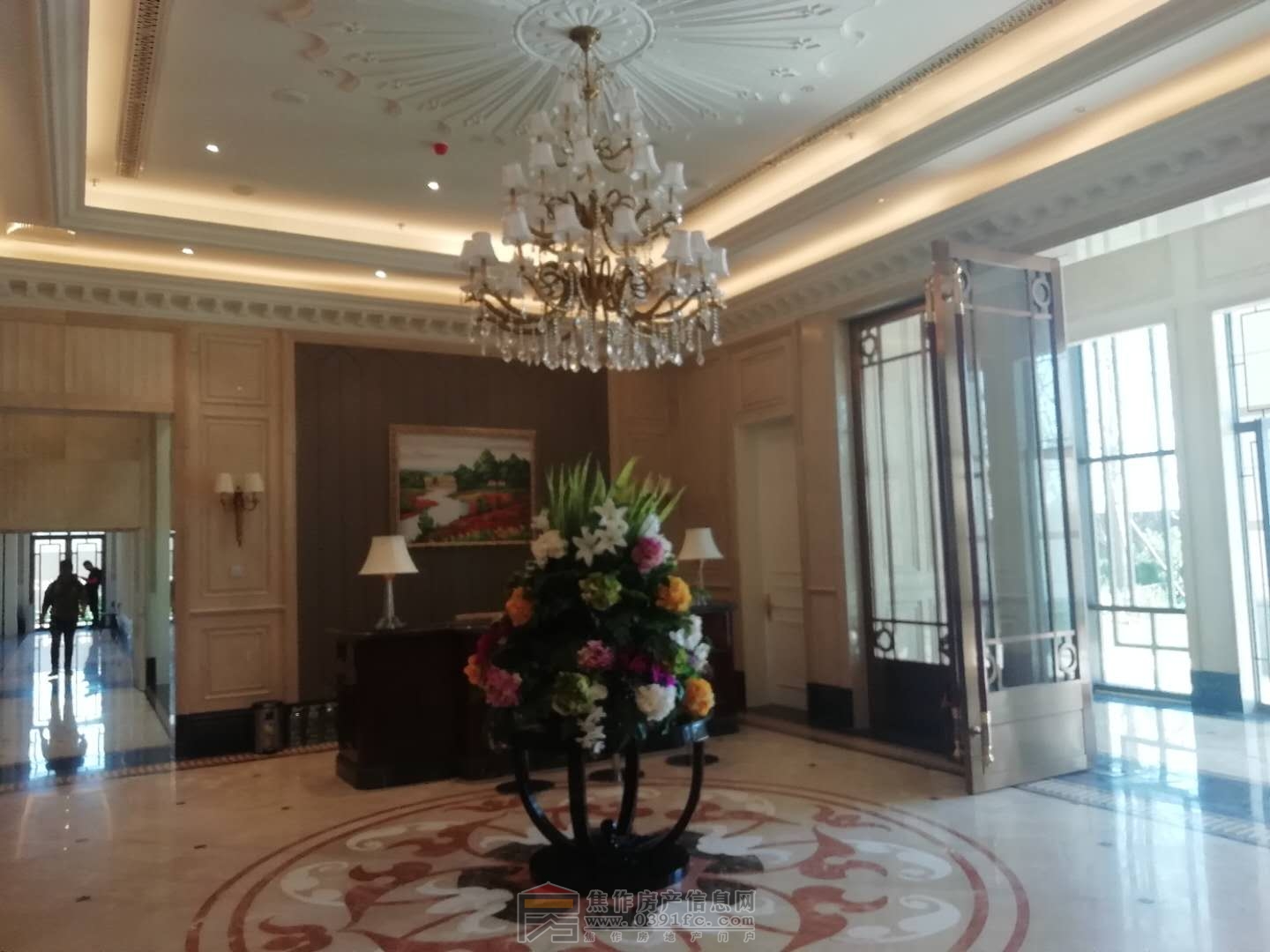 恒大悅龍臺(tái)以木造景，師法自然，　精筑約78000㎡新中式園林，恒大悅龍臺(tái)悅賢會(huì)所，奢華兼?zhèn)?，多功能分區(qū)，恒溫泳池、健身房、舞蹈室、繪畫室、兒童樂園…多種娛樂、休閑的場(chǎng)所均為業(yè)主提供貼心服務(wù)，恒大悅龍臺(tái)商業(yè)步行街，齊聚餐飲、娛樂、休閑、住宅為一體，展現(xiàn)繁華時(shí)代，在家即刻演繹浪漫風(fēng)情，約9000㎡恒大影城讓完美生活“視”不可擋！組團(tuán)電話：400-0391-661轉(zhuǎn)8333