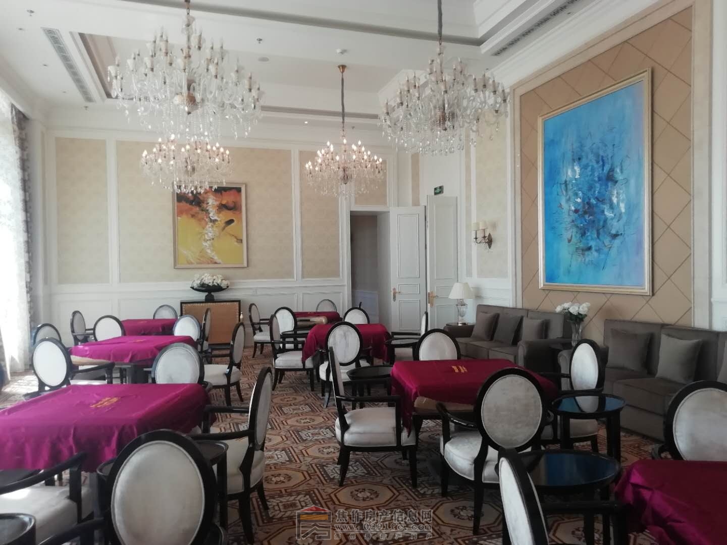 恒大悅龍臺(tái)以木造景，師法自然，　精筑約78000㎡新中式園林，恒大悅龍臺(tái)悅賢會(huì)所，奢華兼?zhèn)?，多功能分區(qū)，恒溫泳池、健身房、舞蹈室、繪畫室、兒童樂園…多種娛樂、休閑的場(chǎng)所均為業(yè)主提供貼心服務(wù)，恒大悅龍臺(tái)商業(yè)步行街，齊聚餐飲、娛樂、休閑、住宅為一體，展現(xiàn)繁華時(shí)代，在家即刻演繹浪漫風(fēng)情，約9000㎡恒大影城讓完美生活“視”不可擋！組團(tuán)電話：400-0391-661轉(zhuǎn)8333