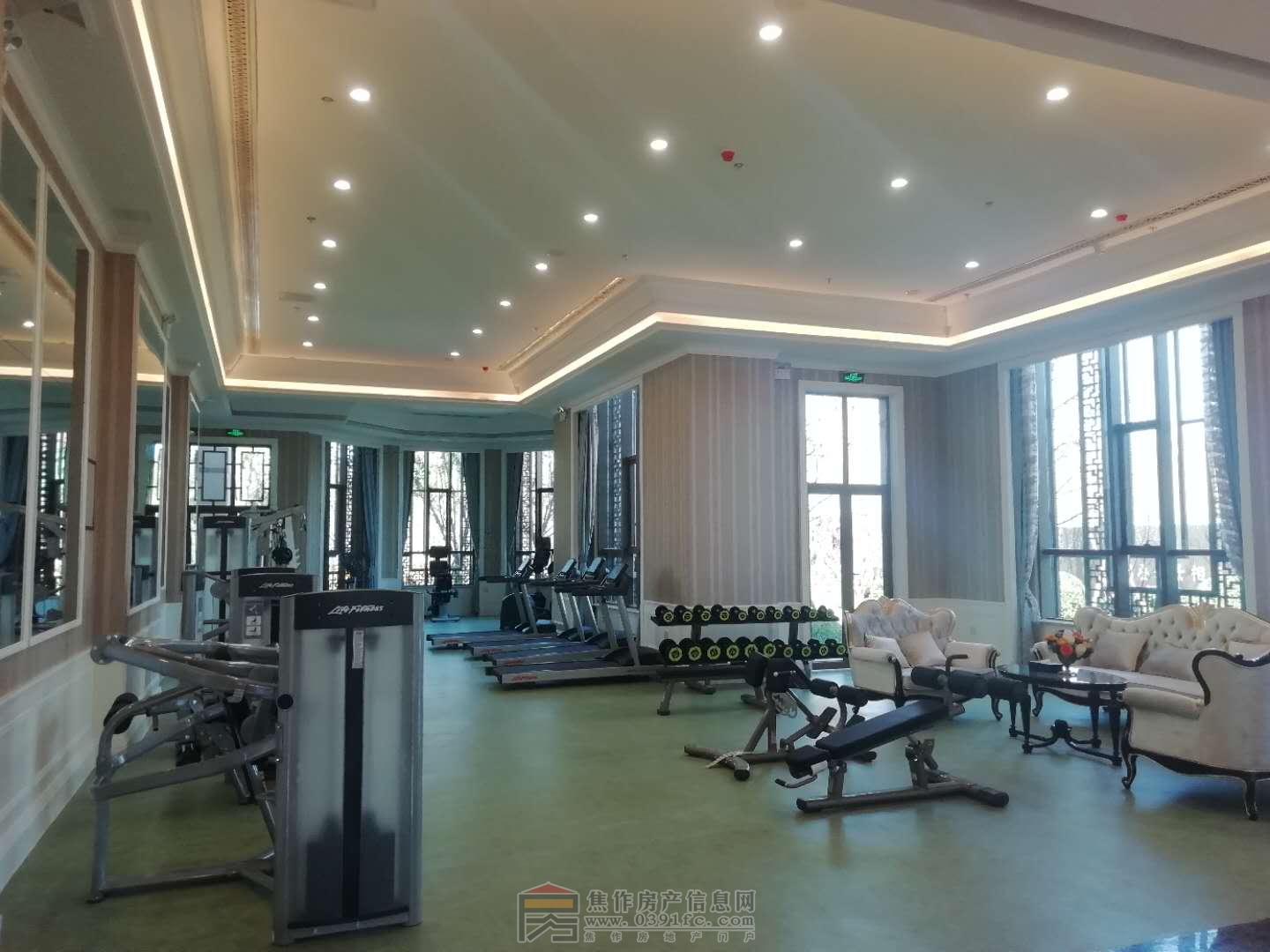 恒大悅龍臺(tái)以木造景，師法自然，　精筑約78000㎡新中式園林，恒大悅龍臺(tái)悅賢會(huì)所，奢華兼?zhèn)?，多功能分區(qū)，恒溫泳池、健身房、舞蹈室、繪畫室、兒童樂園…多種娛樂、休閑的場(chǎng)所均為業(yè)主提供貼心服務(wù)，恒大悅龍臺(tái)商業(yè)步行街，齊聚餐飲、娛樂、休閑、住宅為一體，展現(xiàn)繁華時(shí)代，在家即刻演繹浪漫風(fēng)情，約9000㎡恒大影城讓完美生活“視”不可擋！組團(tuán)電話：400-0391-661轉(zhuǎn)8333