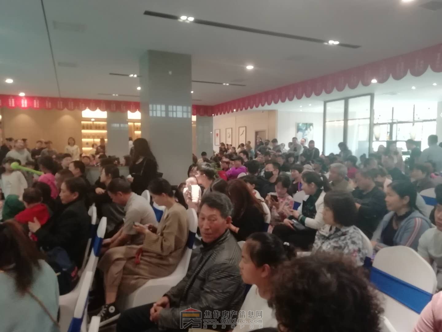 2019年4月20日建業(yè)春天里暖春客戶答謝會(huì) 建業(yè)·春天里VIP會(huì)員全城招募。一萬抵兩萬。5月12日盛大開盤 加入小虎看房團(tuán) 獨(dú)享額外優(yōu)惠！全城預(yù)約，恭迎品鑒！咨詢熱線：0391-8768882