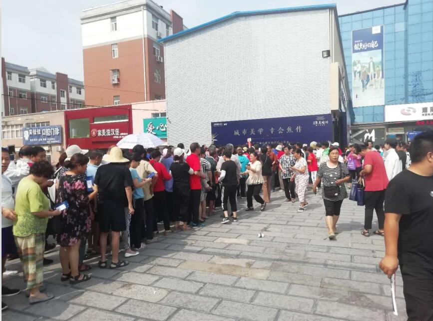 2019年6月7日，金科中原區(qū)域事業(yè)部總經理張杰和焦作金科集美晴川項目營銷總監(jiān)金光總分別上臺致辭，張總和金總分別對金科的集團概況、發(fā)展歷程、產品特點以及焦作項目概況進行了介紹，并對焦作金科集美晴川項目寄予了美好的期望。金科集美晴川，是金科在焦東新城打造的一個金科集美系項目，位于焦作市馬村區(qū)解放路與文昌路交匯處東南角，承襲金科21年創(chuàng)新發(fā)展經驗；集生活之美，專注打造東方美宅；集成長之美，守護孩子繽紛健康的童年；集鄰里之美，創(chuàng)造一個有溫度的社區(qū)環(huán)境，金科集美晴川旨在為焦東人民帶來更高品質的住宅。電話：0391-8768882