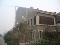 龍?jiān)春?guó)際廣場(chǎng)實(shí)景圖