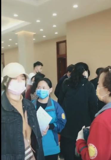  小虎看房團第187期直播眾人領(lǐng)取禮品及禮品展示